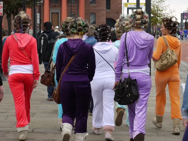 Top-Notch Fashion Tips for Summer in Paris: Must-Visit Hotspots and Chic Outfits to Sport