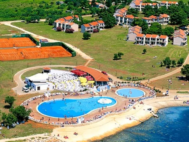 Driving-Accessible U.S. Isles Offering Stunning Vacation Retreats