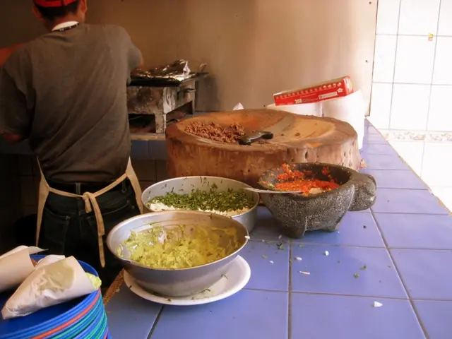 Replace your cumbersome camping cooking equipment with the practical Costco kit as an alternative...