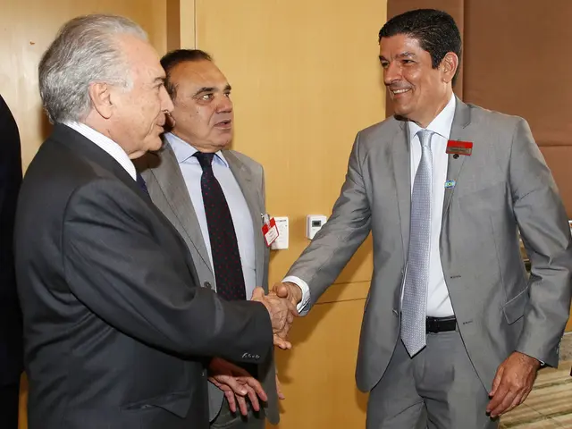 Holiday Tipping Guidelines: Essential Tips for Hotels, Restaurants, and Other Establishments