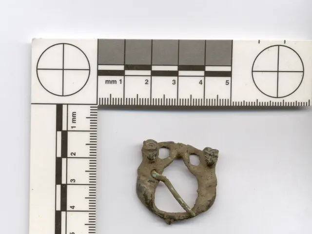 Manross's Elisha Steeple Clock: Discussions about spire malfunctions and miscellaneous concerns