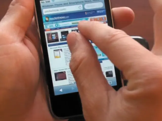 Visual clues in messaging patterns that hint towards a mature age group, aged 50 and above.